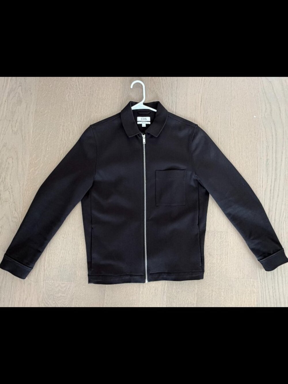 COS Black Zip-Up Jacket – Minimalist Lightweight